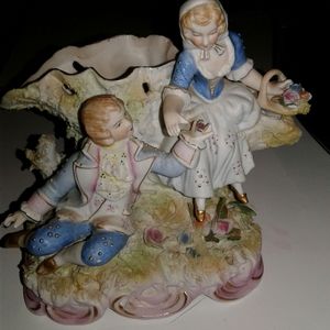Colonial style  porcelain figurine